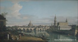 Uitzicht op Dresden vanaf de rechteroever van de Elbe met de Aug