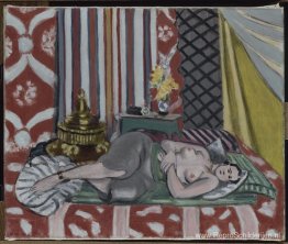 Odalisque in grijze culotte