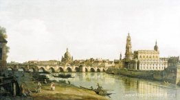 Uitzicht op Dresden vanaf de rechteroever van de Elbe met de Aug