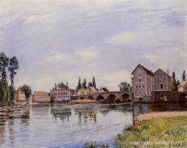 De Loing stroomt onder de Moret-brug