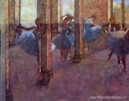 Dansers in Foyer