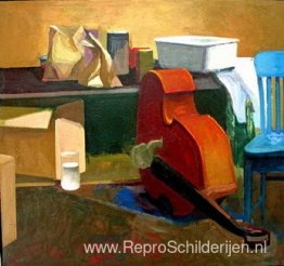 The Artist Studio, papieren zakken en basviool,