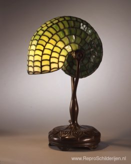 Leeslamp. Nautilus-ontwerp