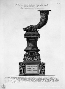 Oud monument met daarop het hoofdzwijn van de Hoorn des overvloe