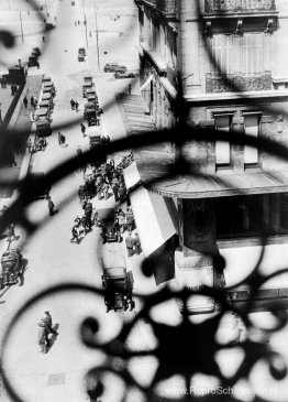 La Canebière-straat, Marseille – Uitzicht door het balkonrooster